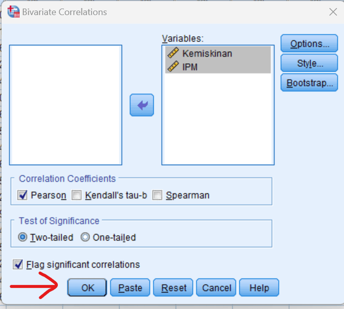 Jendela Bivariate Correlations dengan daftar variabel