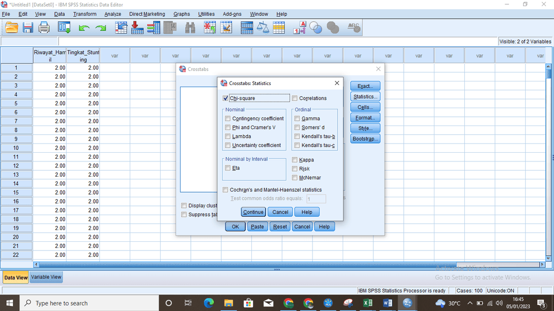 Dialog Crosstabs dengan variabel Row, Column, dan Statistics